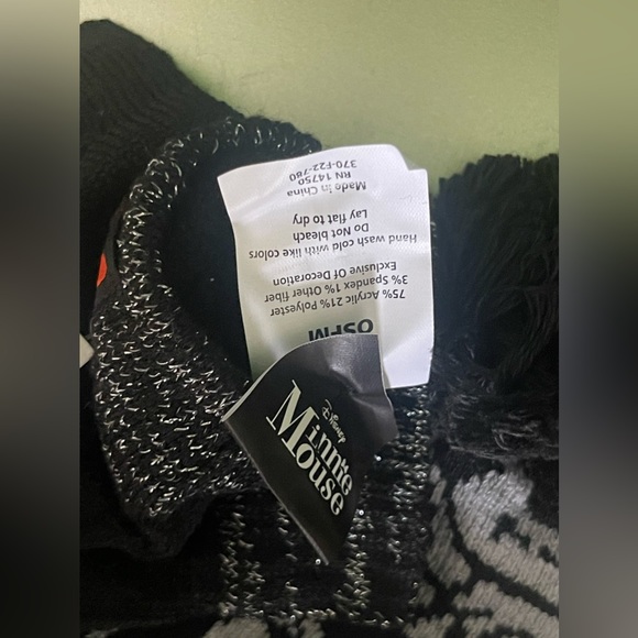 NWT Minnie Mouse Beanie & Glove Set - Picture 9 of 9